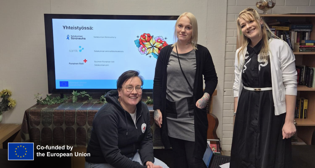 Vivika Tolvanen (centre) works as an expert by experience in the JUHO project. Also pictured at Lissu Social Club are Jenni Kukkula (left), Health Promotion Specialist at the Satakunta and Southwest Finland Districts of Finnish Red Cross, and Anni Vahlqvist (right), expert in the JUHO project team at Satakunnan Sininauha. Photo: Anni Vahvqvist.