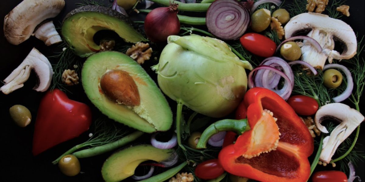 Aivoterveellinen Ruokavalio Pixabay Illustrative image: An arrangement of vegetables, nuts, and mushrooms.
